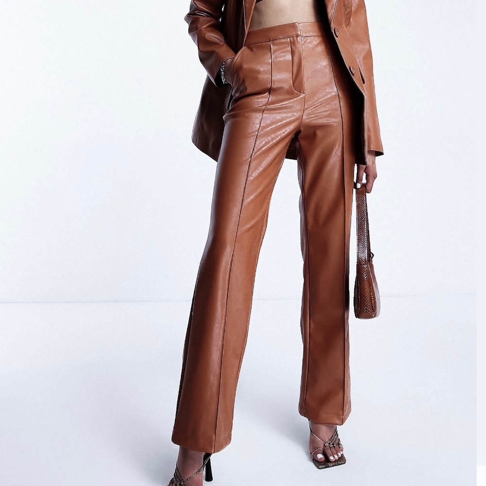 Sisley Vegan Leather (polyester) Straight Cropped Trouser size 4 in warm brown